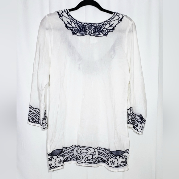 Boho tunic blouse, w/blue embroidered accents. NWT - Picture 4 of 10